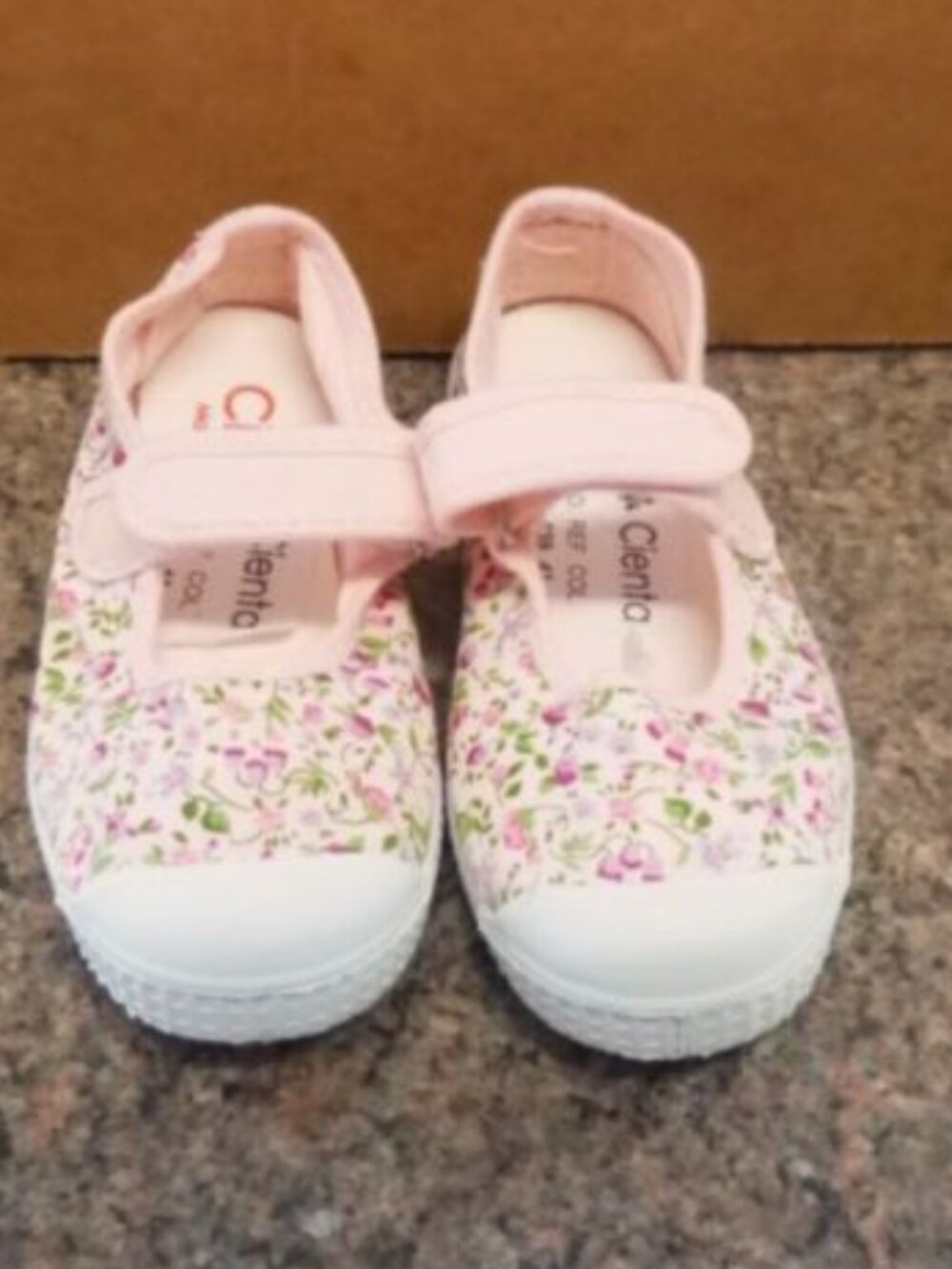 Cienta Mary Jane Toddlers Shoe , Floral US size 9. (New)